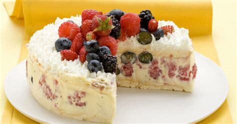 Meringata con frutti di bosco