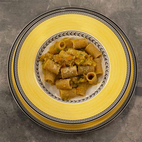 Mezze Maniche con Sugo di Verdure