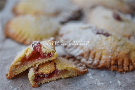 Mezzelune Ripiene di Marmellata