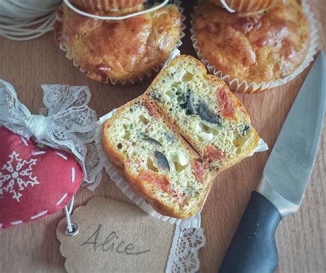 Muffin salati con olive e pomodori secchi