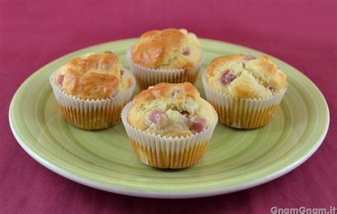Muffin salati con salame