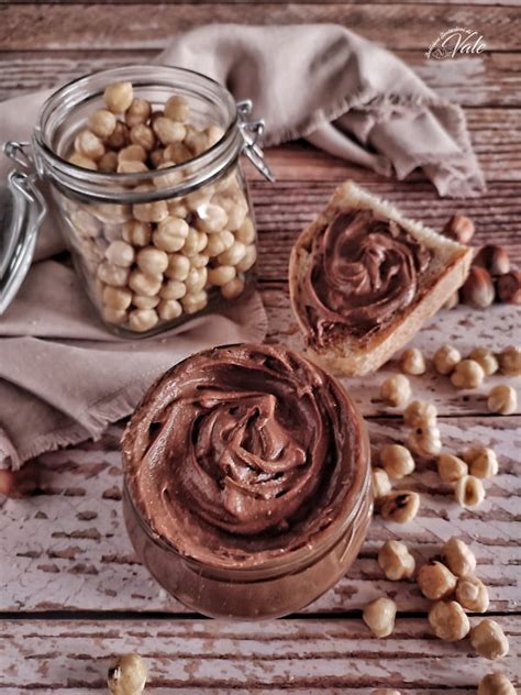 Nutella fatta in casa pronta per essere gustata