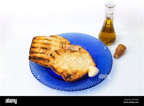 Olio forte su pane tostato