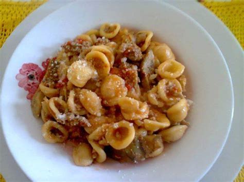Orecchiette con salsiccia e carciofi