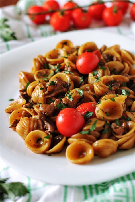 Orecchiette pomodorini, burrata e salsiccia