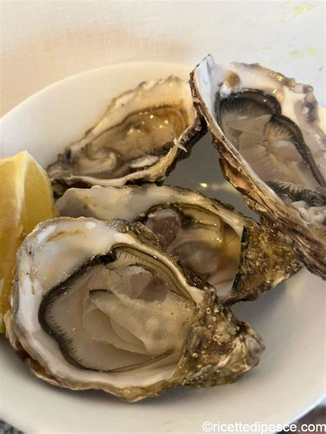 Ostriche fresche con limone e pepe