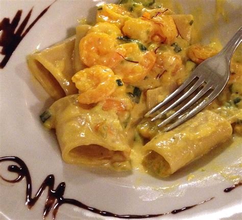Paccheri con fiori di zucca e gamberetti