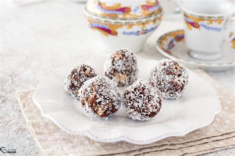 Palline di biscotti e caffè