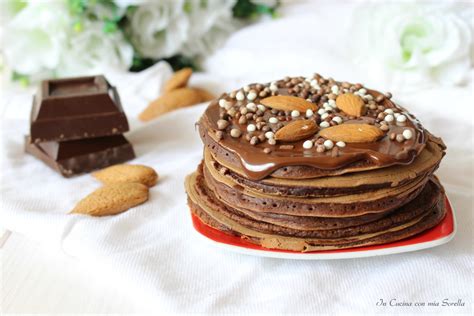Pancake al cioccolato con frutta