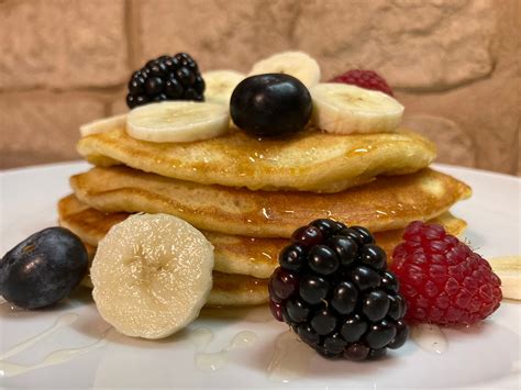 Pancake con cioccolato e frutta