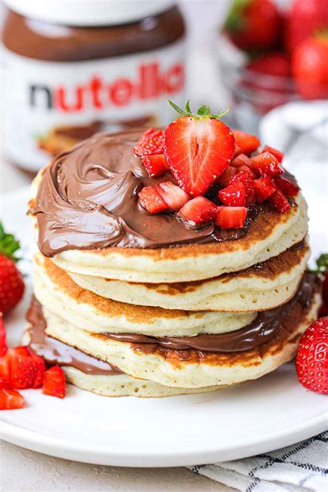 Pancake con frutta e Nutella