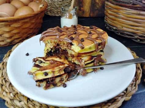 Pancake con yogurt greco e gocce di cioccolato