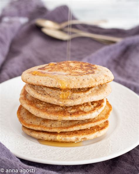 Pancake proteici con frutta e miele