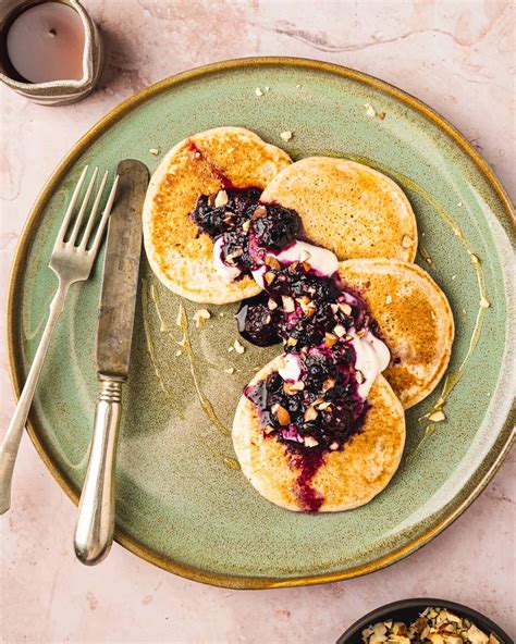 Pancake vegani con frutti di bosco