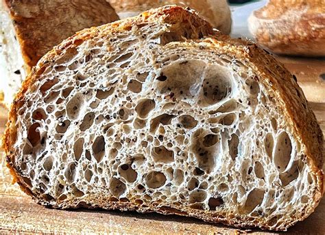 Pane con lievito madre e semi