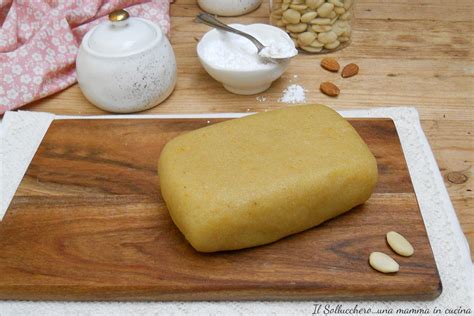 Panetto di pasta di mandorle