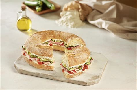 Panino GourmAut di Autogrill e PizzAut Onlus