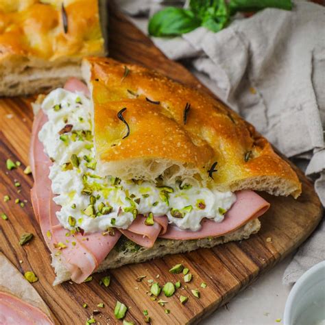 Panino con Pizza Bianca e Mortadella