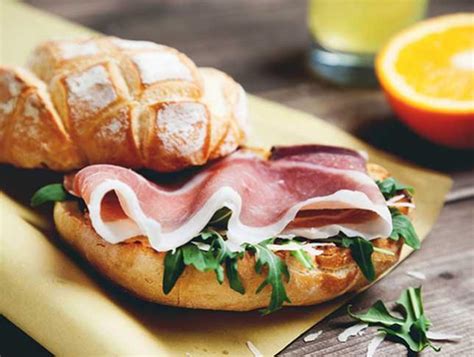 Panino con Prosciutto Crudo e Insalata