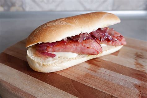 Panino con Salsiccia alla Griglia