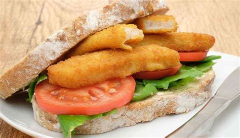 Panino con bastoncini di pesce
