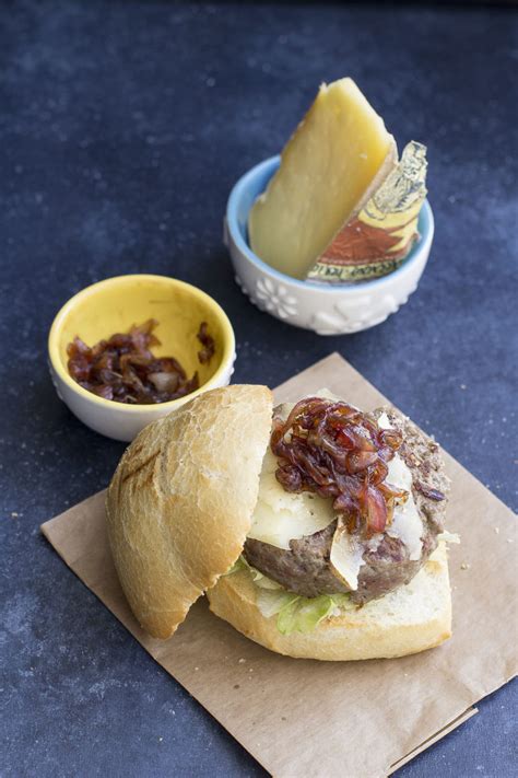 Panino con cipolle caramellate