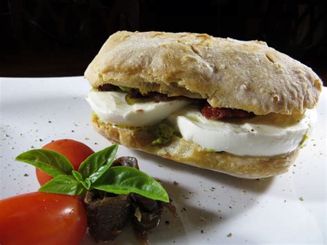 Panino con mozzarella di bufala