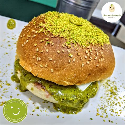 Panino con pesto di pistacchio