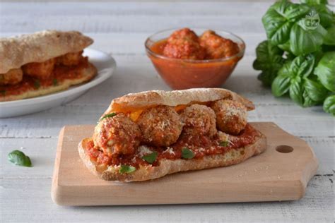 Panino con polpette Fileni