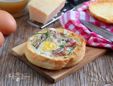 Panino con uovo al forno