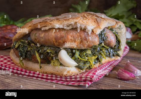Panino napoletano salsicce e friarielli