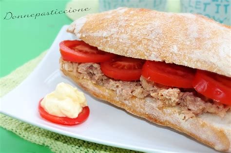 Panino pomodoro e tonno