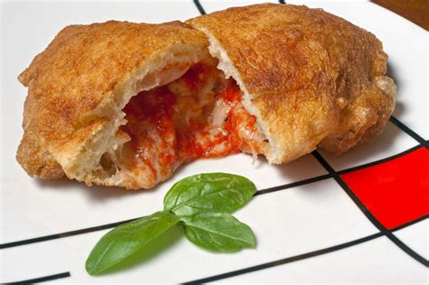 Panzerotti fritti baresi