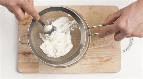 Passare la marmellata al setaccio