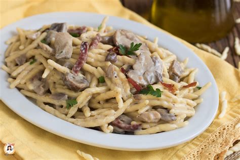 Pasta Funghi e Speck Cremosa
