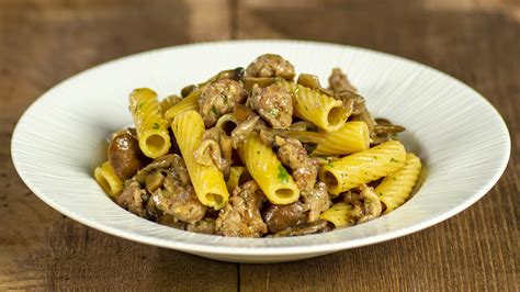 Pasta Panna Funghi e Salsiccia
