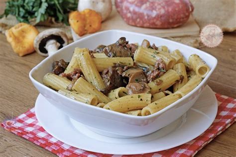Pasta Salsiccia e Funghi Porcini - Preparazione