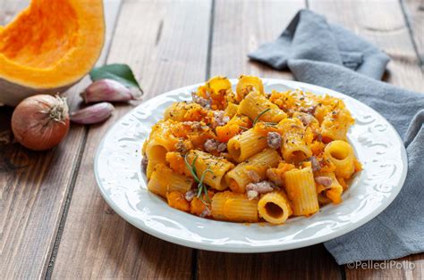 Pasta Zucca e Salsiccia con Scamorza Filante