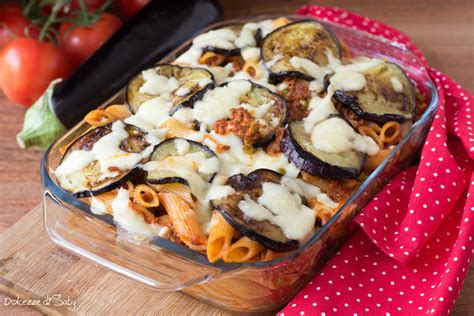 Pasta al Forno con Melanzane e Salsiccia Servita