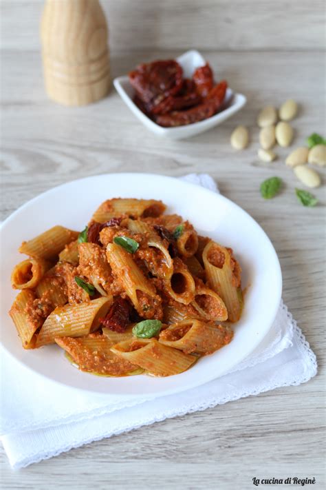 Pasta al Pesto di Tonno, Pomodori Secchi e Philadelphia