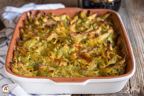 Pasta al forno con broccoli e pancetta