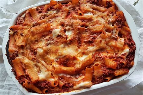 Pasta al forno con ragù e besciamella
