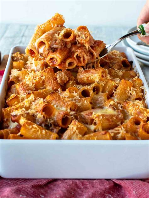 Pasta al forno pronta per essere congelata