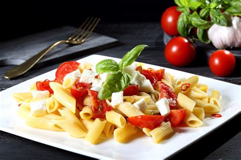 Pasta al pomodoro fresco e mozzarella