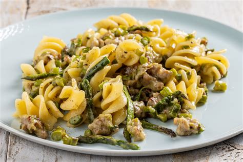 Pasta asparagi, salsiccia e gorgonzola