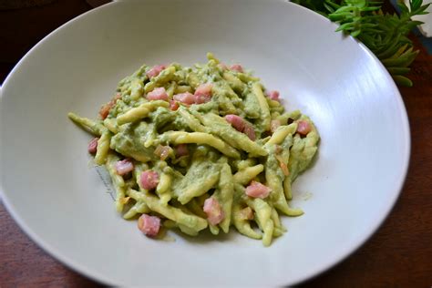 Pasta avocado e pancetta