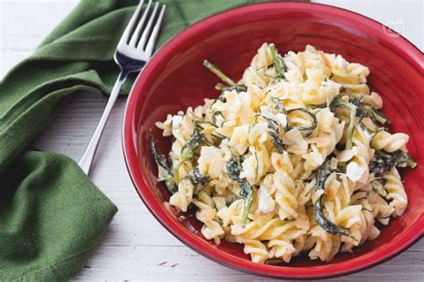 Pasta con Agretti e Ricotta