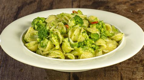 Pasta con Broccoli e Feta