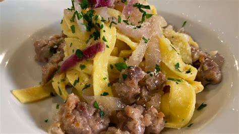 Pasta con Cipolla di Tropea e Salsiccia