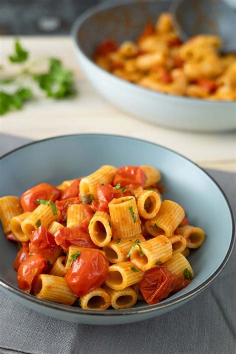 Pasta con Colatura di Alici e Pomodorini